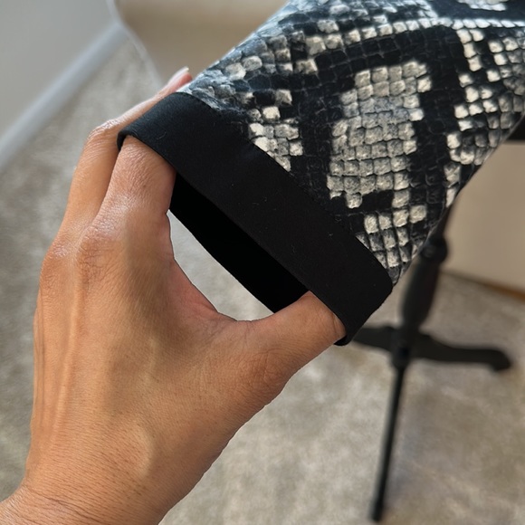 Michael Kors Snake Skin Print Jacket size 10P - Picture 5 of 11